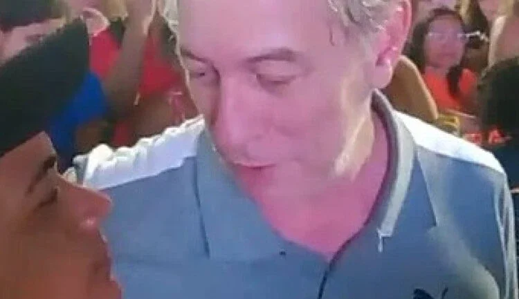 Vídeo: Ciro Gomes dá tapa no rosto de homem após ser chamado de bandido