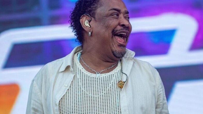 Após cirurgia, Compadre Washington fala sobre recuperação: 'Tchan, tive que operar', brinca