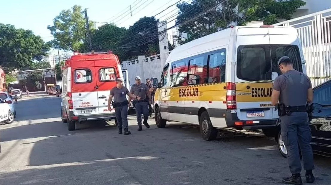 Criança de 4 anos é encontrada morta dentro de van escolar em SP - ISTOÉ Independente