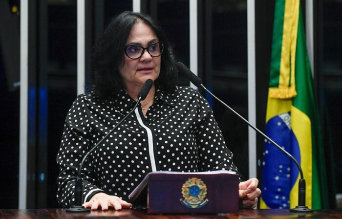 Damares Alves, senadora do DF, diz tratar paralisia facial causada por  herpes-zoster, Distrito Federal