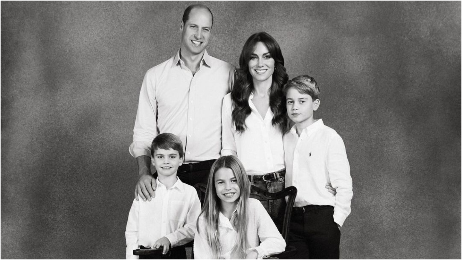 Foto de Natal da família real mostra Louis, caçula de príncipe William, sem um dedo