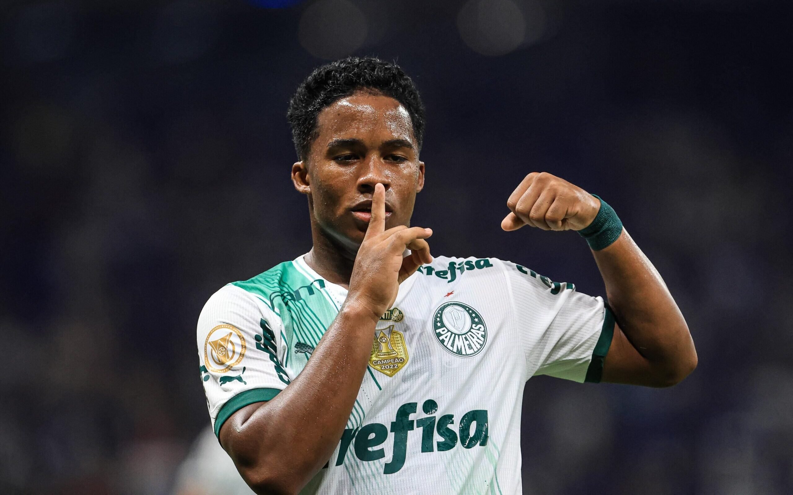 Palmeiras marca no fim e vence Cruzeiro no Brasileirão