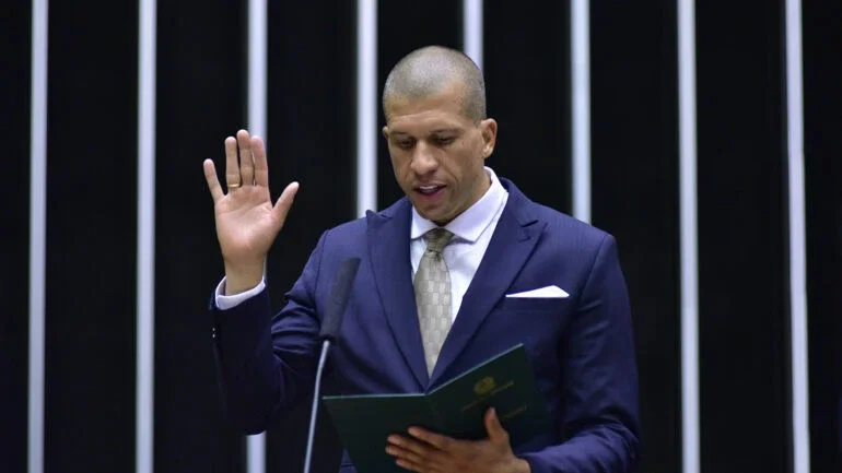 Deputado federal Douglas Viegas é conhecido nas redes sociais como 