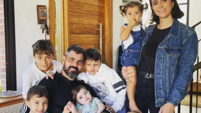 Juliano e Letícia Cazarré revelam o nome do sexto filho