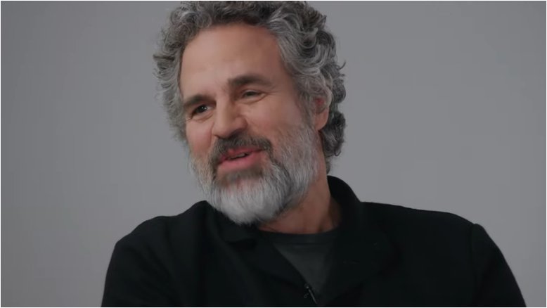 Mark Ruffalo confessa desconforto por nudez em cenas com Emma Stone: 'Ninguém quer ver'
