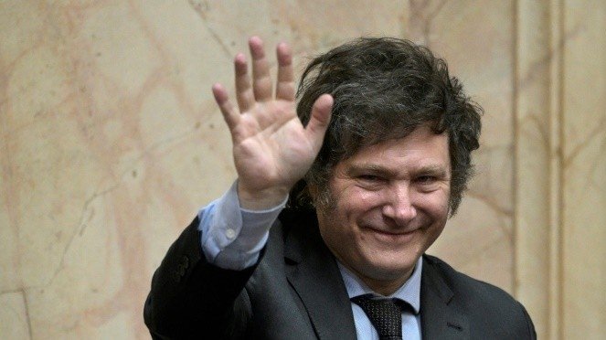 Libertário Javier Milei toma posse como presidente da Argentina - ISTOÉ