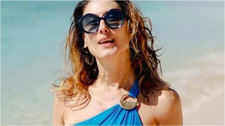 Paola Carosella arranca elogios em cliques de maiô: ‘Classuda’
