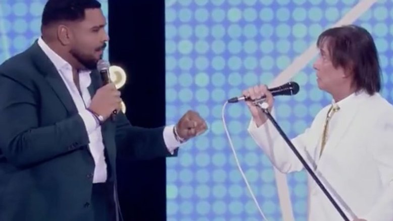 Em 'Especial Roberto Carlos', Paulo Vieira faz pergunta íntima e indiscreta para cantor