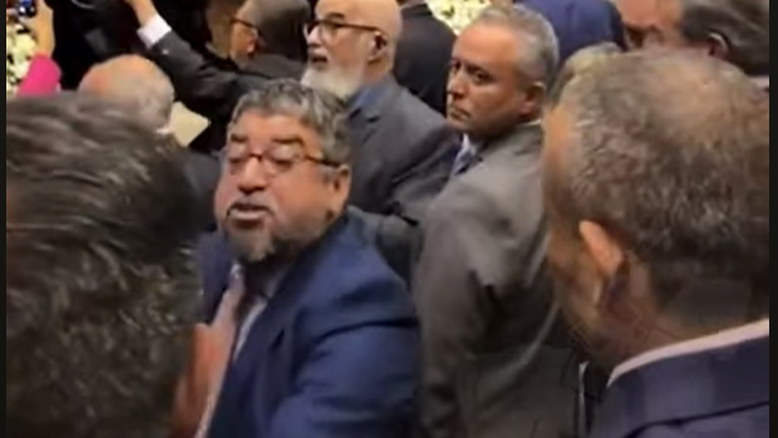 Vice-presidente do PT chama Nikolas de 'viadinho' e dá tapa na cara de outro deputado