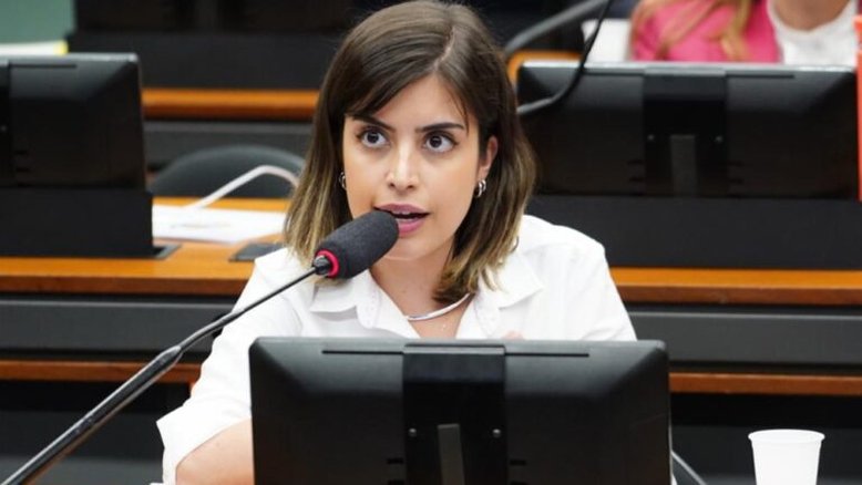 Políticos batem boca nas redes após tentativa de assalto que deixou Tabata Amaral ferida em SP