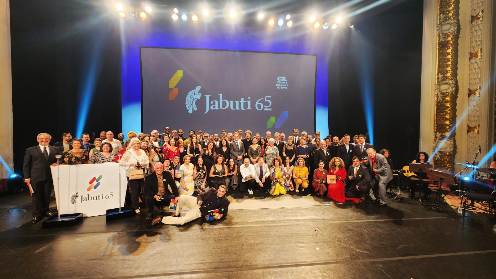 Livro "Engenheiro Fantasma" é o grande vencedor do Prêmio Jabuti 2023