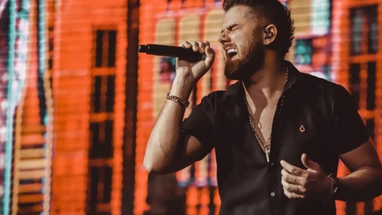 Cantor sertanejo Zé Neto segue internado