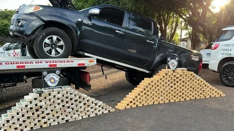 Agente da PRF é preso em flagrante com 300 quilos de cocaína e crack no interior de SP