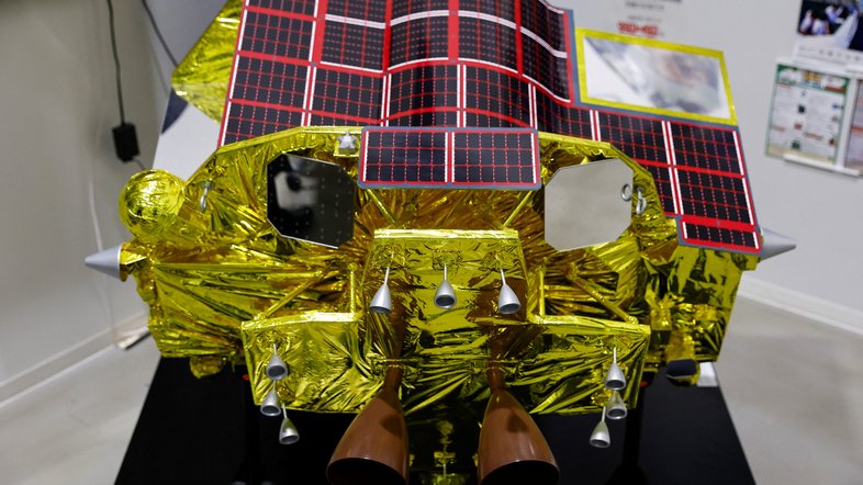 Nave japonesa tem problemas de energia após pouso na Lua