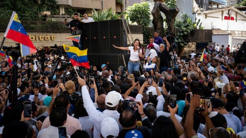 Chavismo sai às ruas em apoio a Maduro e oposição denuncia intimidação