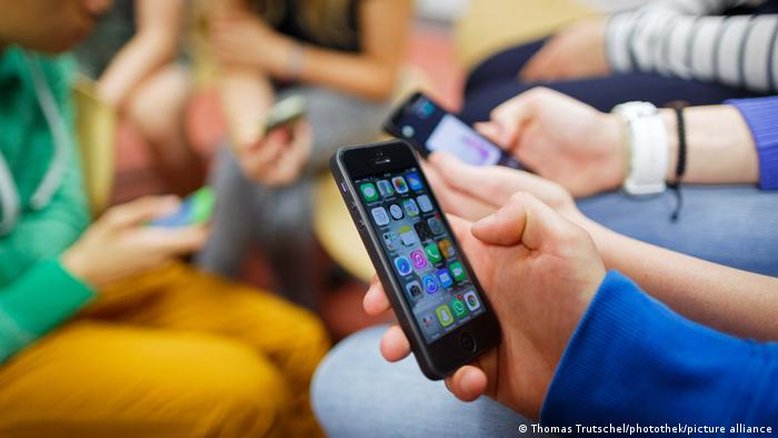 Em vez de distração, celular pode ser útil ao ensino