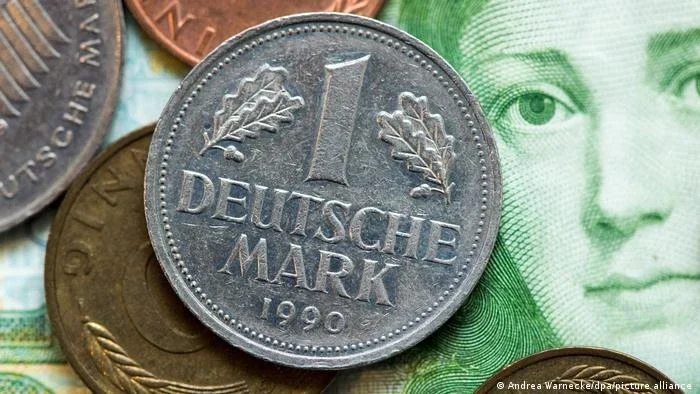Alemães continuam guardando bilhões em marcos