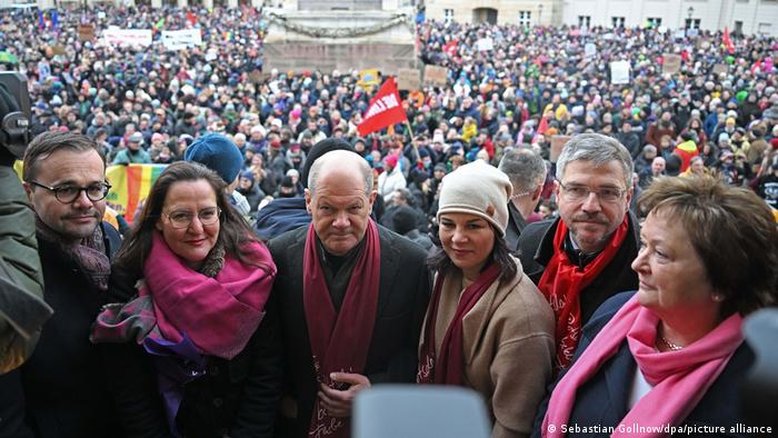 Scholz participa de protesto contra extrema direita em Potsdam