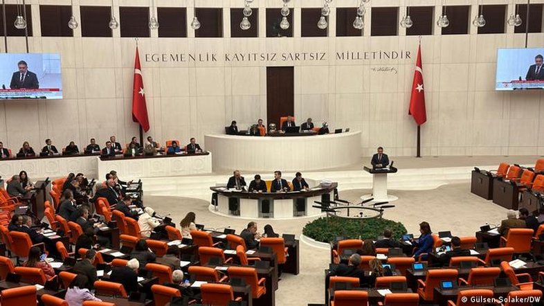 Parlamento da Turquia aprova adesão da Suécia à Otan