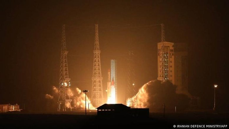Irã põe em órbita três satélites simultaneamente pela 1ª vez