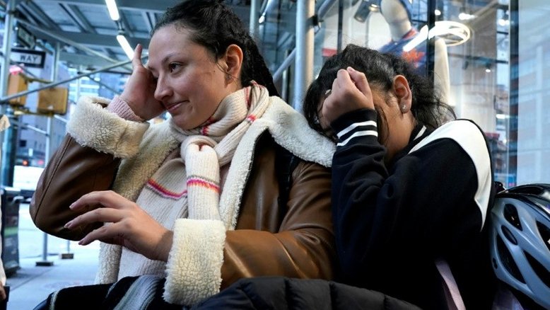 Famílias solicitantes de asilo em Nova York enfrentam dificuldades