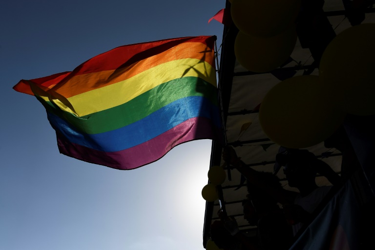 França pede 'perdão' aos homossexuais, perseguidos por 40 anos