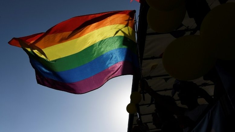 França pede 'perdão' aos homossexuais, perseguidos por 40 anos