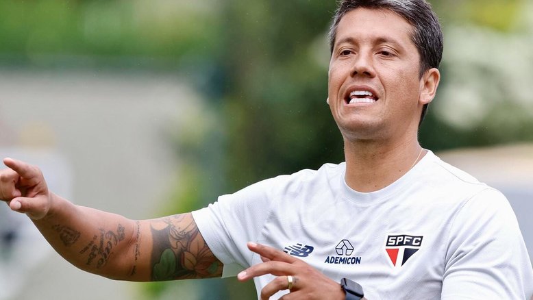 Carpini vê São Paulo superior ao Palmeiras e exalta postura do grupo: 'Comprometido'