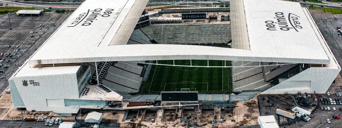 Corinthians e Bahia se enfrentam em campo hoje enquanto brigam nos bastidores