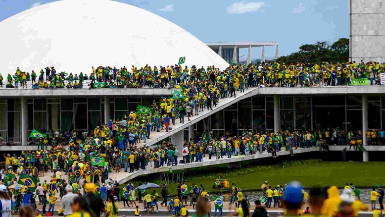 Atos golpistas no dia 8 de janeiro de 2023