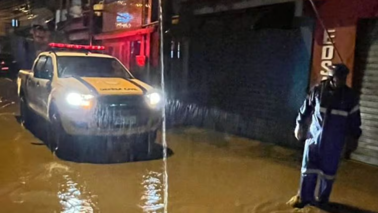 Forte chuva faz São Sebastião acionar sirene de evacuação por risco de deslizamento e inundação