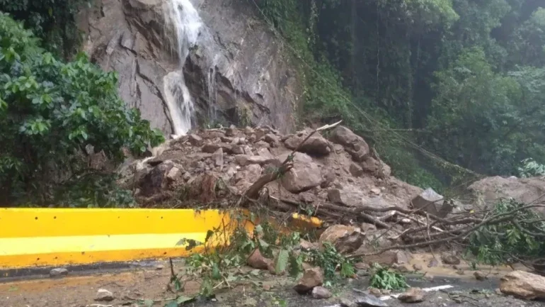 Tamoios e Mogi-Bertioga têm interdições por conta da chuva