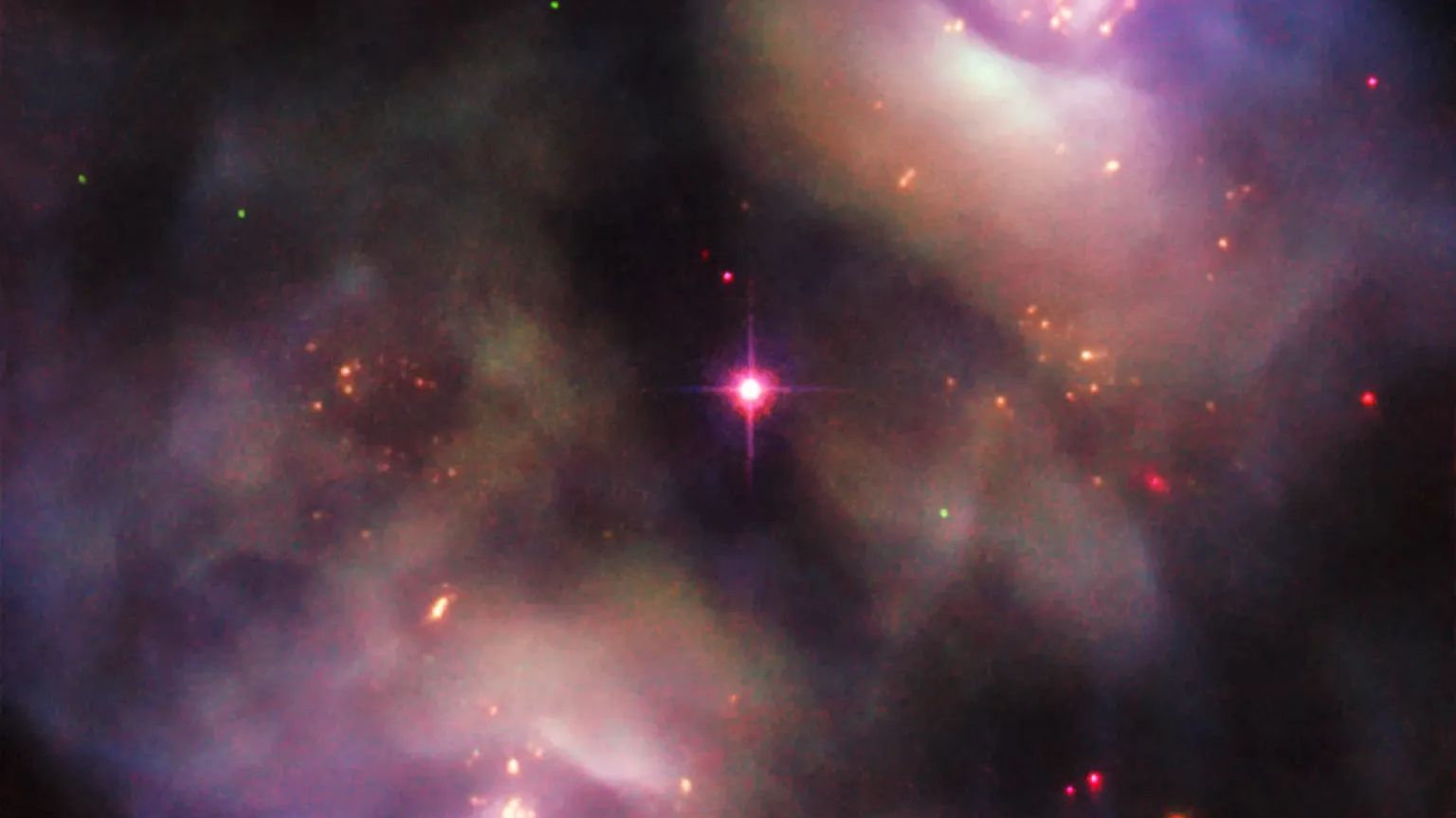 Esta imagem obtida com o Telescópio Espacial Hubble mostra uma cena escura e sombria na Constelação de Gêmeos. Registados como dois objetos devido à sua estrutura lobada simétrica, NGC 2371 e NGC 2372 (ou NGC 2371/2) formam uma nebulosa planetária. Apesar do nome, tais nebulosas nada têm a ver com planetas. Este objeto formou-se quando uma estrela semelhante ao Sol atingiu o fim da sua vida, liberando seu material constituinte para o espaço. O remanescente estelar está visível como uma estrela brilhante, no centro da imagem, posicionada perfeitamente entre os dois lóbulos. Com o tempo, esses os lóbulos se dissiparão completamente e a estrela remanescente se tornará uma anã branca