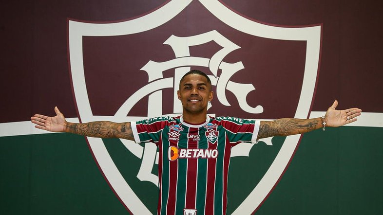 Douglas Costa assina com Fluminense até junho de 2025: 'Combinação perfeita'