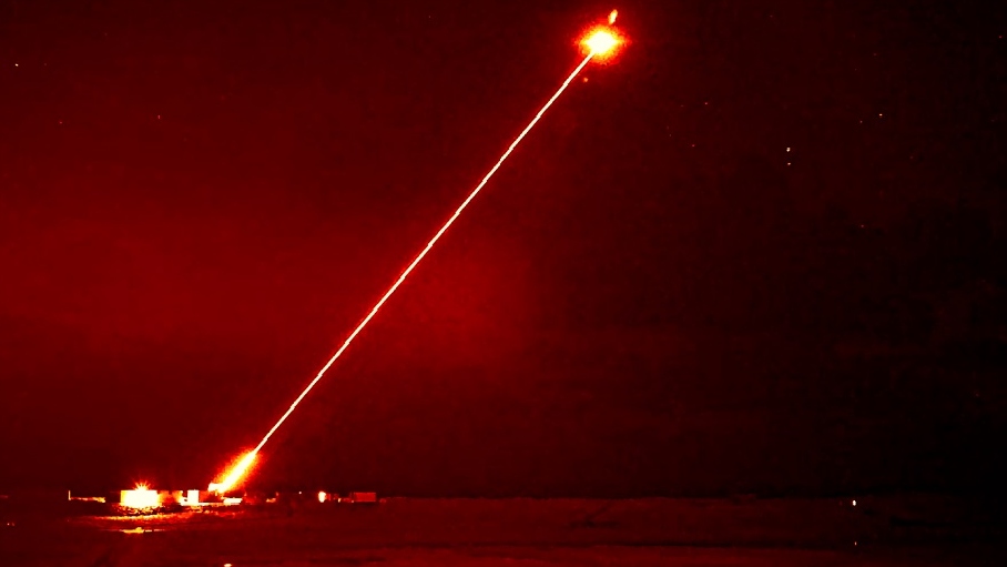 Reino Unido testa arma que dispara laser contra alvos aéreos