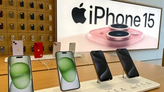 Apple oferece iPhone 15 com raro desconto na China à medida que a concorrência se intensifica
