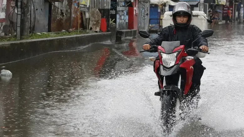 Temporal no Rio provoca alagamentos durante a madrugada
