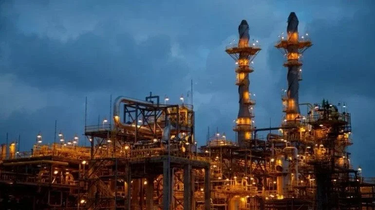Explosão na refinaria Abreu e Lima, em Pernambuco, deixa quatro feridos
