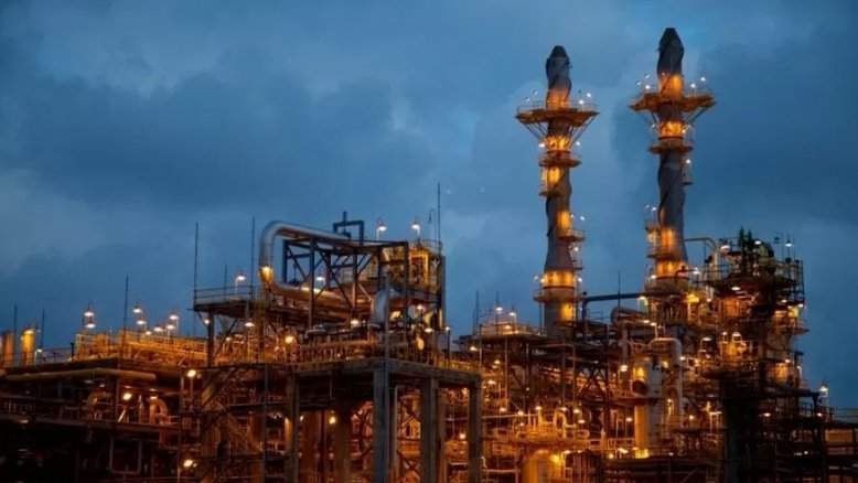 Explosão na refinaria Abreu e Lima, em Pernambuco, deixa quatro feridos