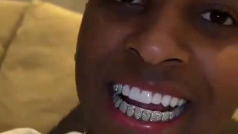 Rodrygo surge com 'dental grillz' e viraliza nas redes sociais