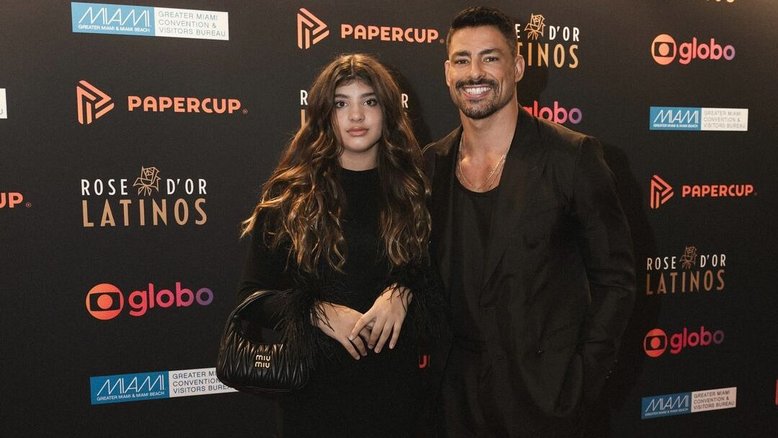 Cauã Reymond ao lado da filha Sofia