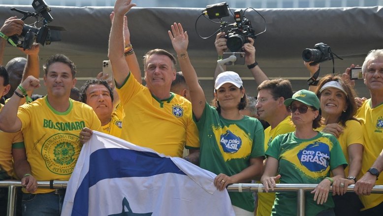 Ex-presidente Jair Bolsonaro participou de ato na Avenida Pauslista, em São Paulo