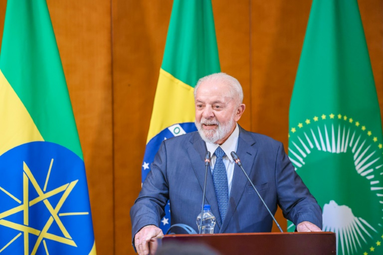 Foto divulgada pelo Palácio do Planalto mostra o presidente Luiz Inácio Lula da Silva durante entrevista coletiva Adis Abeba, Etiópia, em 18 de fevereiro de 2024 - Brazilian Presidency/AFP