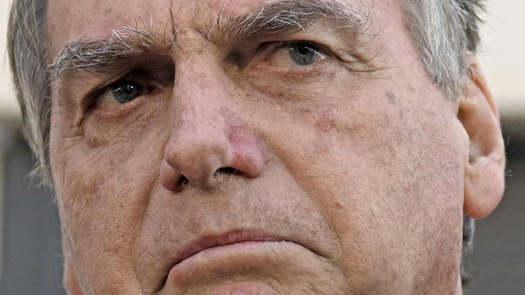 Acusado de tramar o golpe, Bolsonaro virou carga tóxica até para aliados