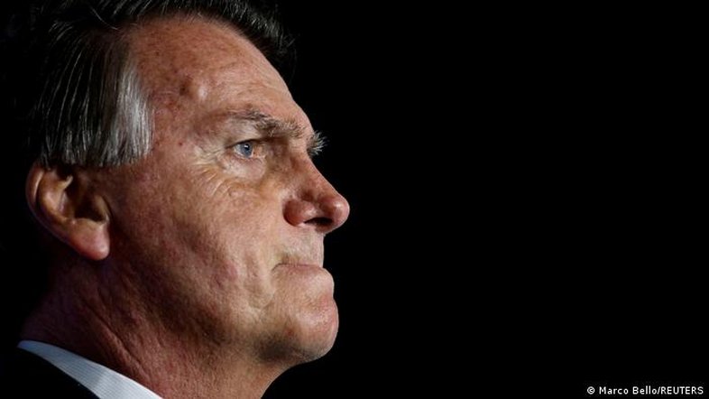 Bolsonaro é alvo de operação da PF e tem passaporte apreendido