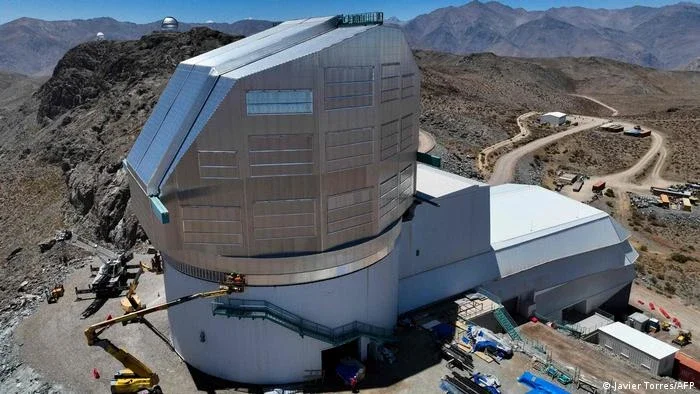 Chile instala a câmera mais potente do mundo em telescópio