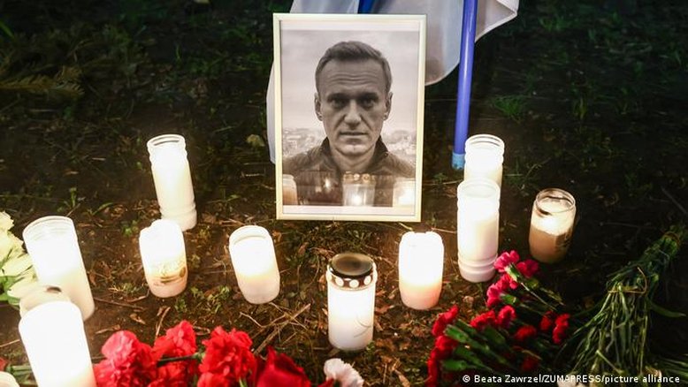 Corpo de Alexei Navalny é entregue à mãe