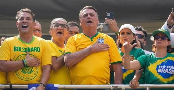 Bolsonaro elogia discurso de Malafaia com ataques ao STF em ato na Paulista: 