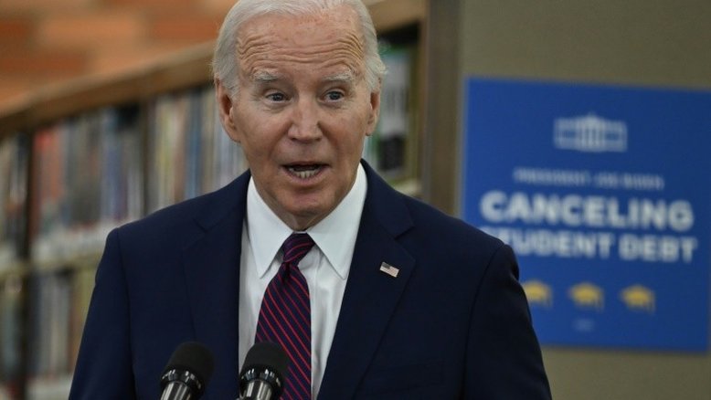 Biden anuncia novo perdão de dívidas estudantis nos EUA