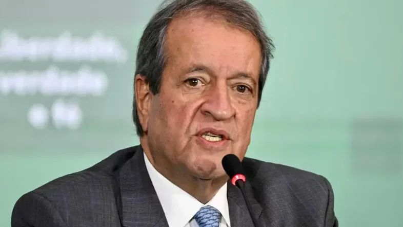 Valdemar diz que pedirá ajuda a Lira para que Bolsonaro seja anistiado e concorra à presidência em 2026